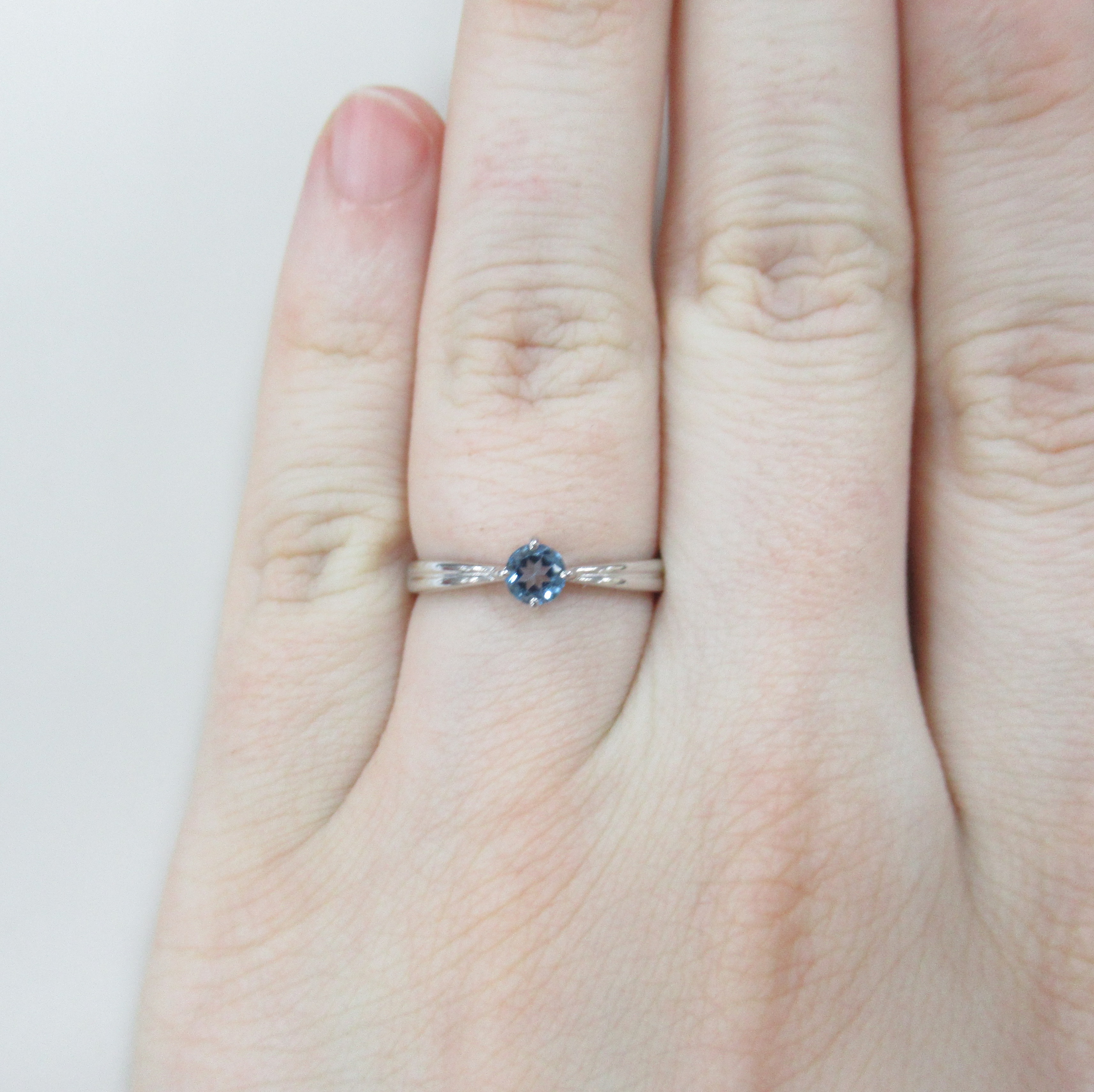 Серебряное кольцо с топазом